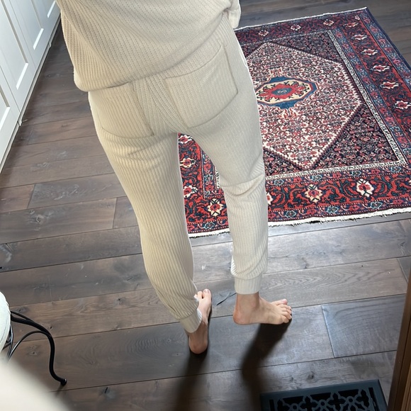 Gorgeous super soft waffle knit jogger set from Splendid - Picture 6 of 9